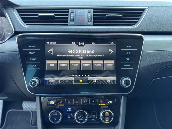 Škoda Superb 2,0 TDI DSG STYLE 1.maj. ČR - foto 32