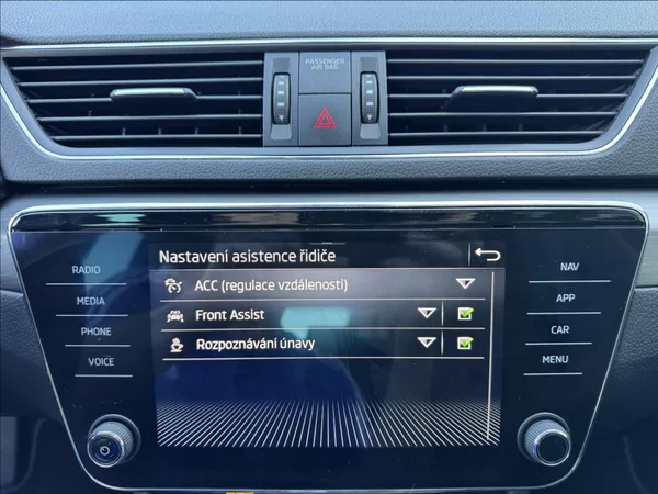 Škoda Superb 2,0 TDI DSG STYLE 1.maj. ČR - foto 41