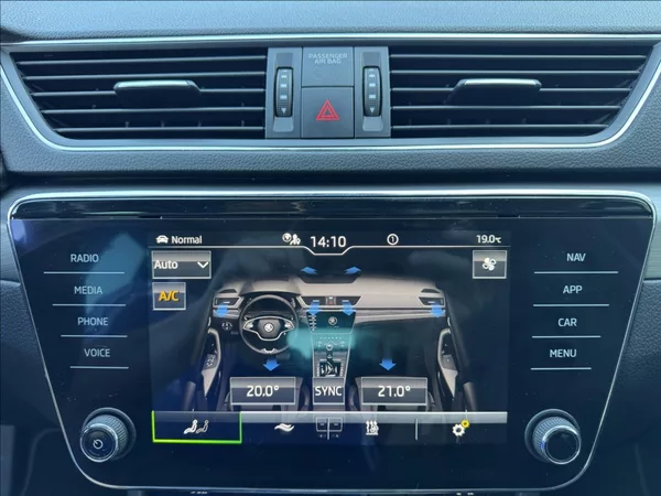 Škoda Superb 2,0 TDI DSG STYLE 1.maj. ČR - foto 42