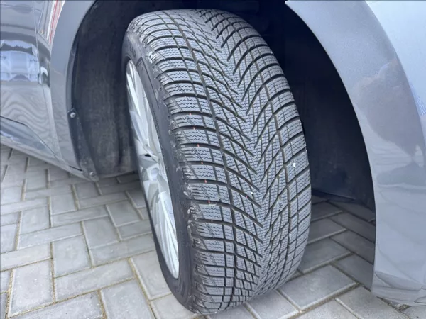 Škoda Superb 2,0 TDI DSG STYLE 1.maj. ČR - foto 47
