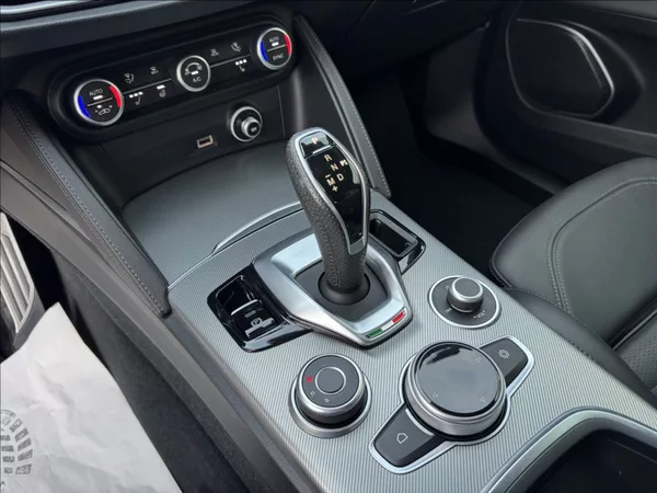 Alfa Romeo Stelvio 2,0 T Q4 AT8 ZF VELOCE původČR - foto 32