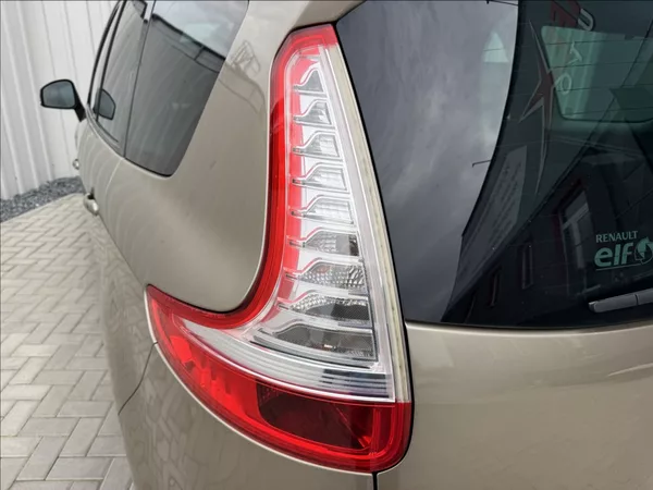 Renault Grand Scénic 1,5 dCi 7míst Navi Bose tažné - foto 15