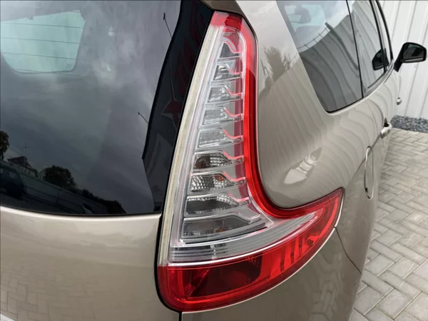 Renault Grand Scénic 1,5 dCi 7míst Navi Bose tažné - foto 16