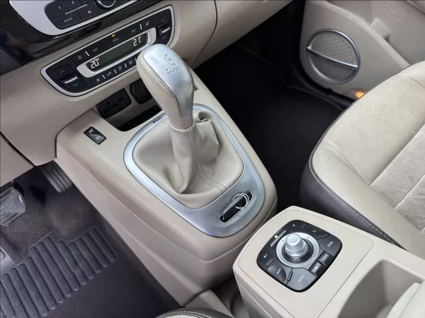 Renault Grand Scénic 1,5 dCi 7míst Navi Bose tažné - foto 34