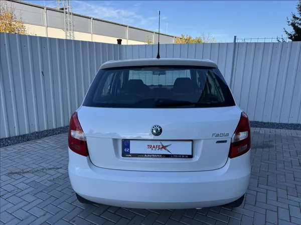 Škoda Fabia 1,4 i 16V 63kW DPH 1.maj ČR - foto 11