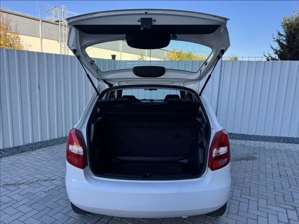 Škoda Fabia 1,4 i 16V 63kW DPH 1.maj ČR - foto 12