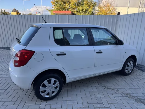 Škoda Fabia 1,4 i 16V 63kW DPH 1.maj ČR - foto 13