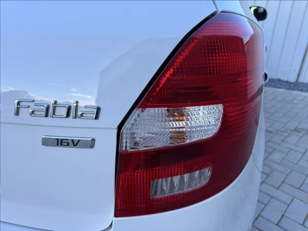 Škoda Fabia 1,4 i 16V 63kW DPH 1.maj ČR - foto 16