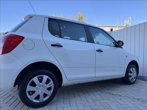 Škoda Fabia 1,4 i 16V 63kW DPH 1.maj ČR - foto 17