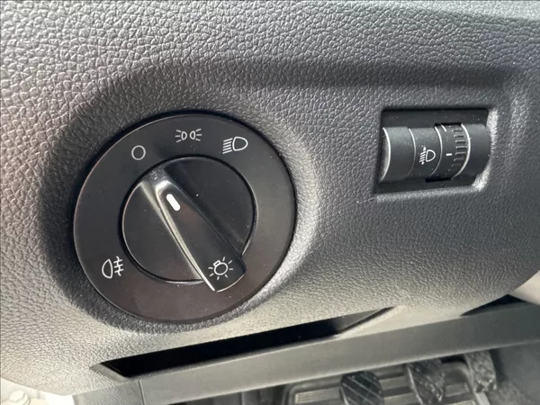 Škoda Fabia 1,4 i 16V 63kW DPH 1.maj ČR - foto 23