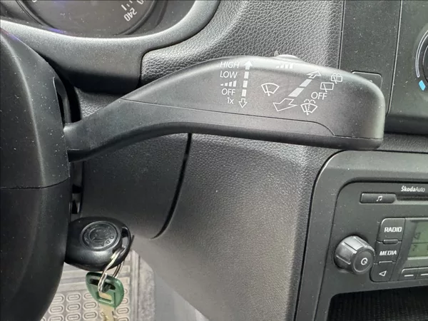 Škoda Fabia 1,4 i 16V 63kW DPH 1.maj ČR - foto 31