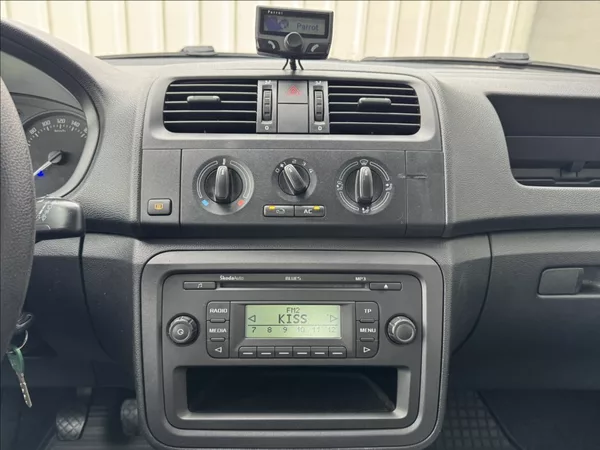 Škoda Fabia 1,4 i 16V 63kW DPH 1.maj ČR - foto 32
