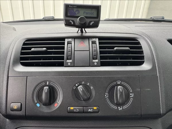 Škoda Fabia 1,4 i 16V 63kW DPH 1.maj ČR - foto 34