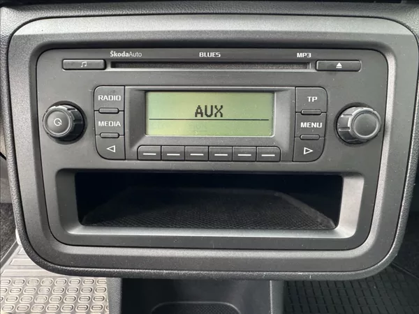 Škoda Fabia 1,4 i 16V 63kW DPH 1.maj ČR - foto 38