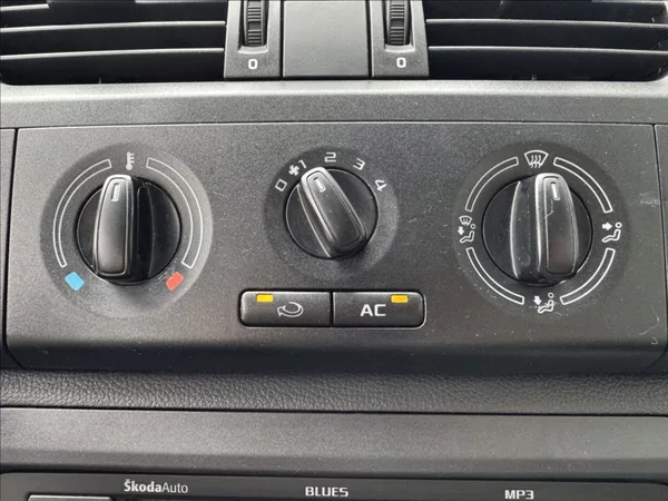 Škoda Fabia 1,4 i 16V 63kW DPH 1.maj ČR - foto 39
