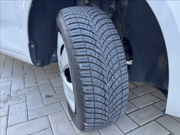 Škoda Fabia 1,4 i 16V 63kW DPH 1.maj ČR - foto 41