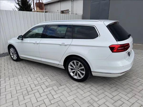 Volkswagen Passat 2,0 TDI HIGHLINE DPH 1.maj ČR - foto 10