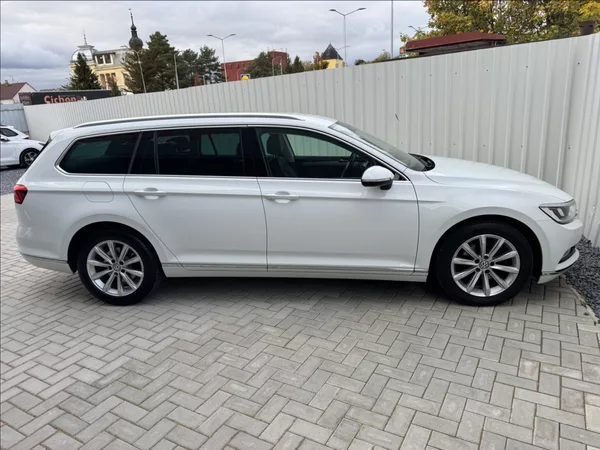 Volkswagen Passat 2,0 TDI HIGHLINE DPH 1.maj ČR - foto 14