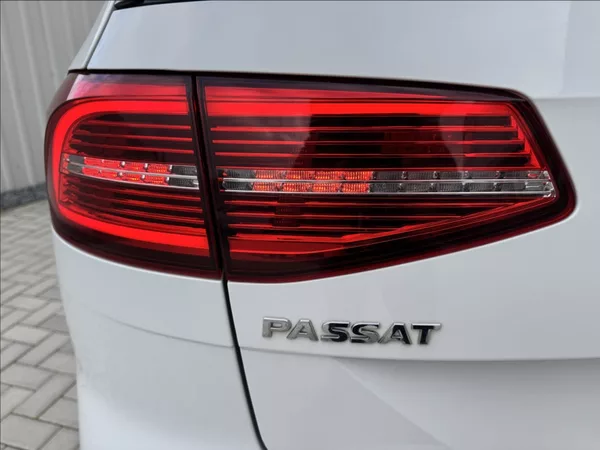 Volkswagen Passat 2,0 TDI HIGHLINE DPH 1.maj ČR - foto 15