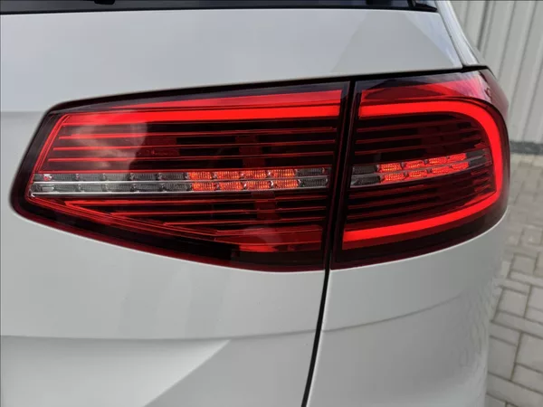 Volkswagen Passat 2,0 TDI HIGHLINE DPH 1.maj ČR - foto 16