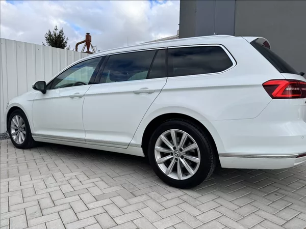 Volkswagen Passat 2,0 TDI HIGHLINE DPH 1.maj ČR - foto 18