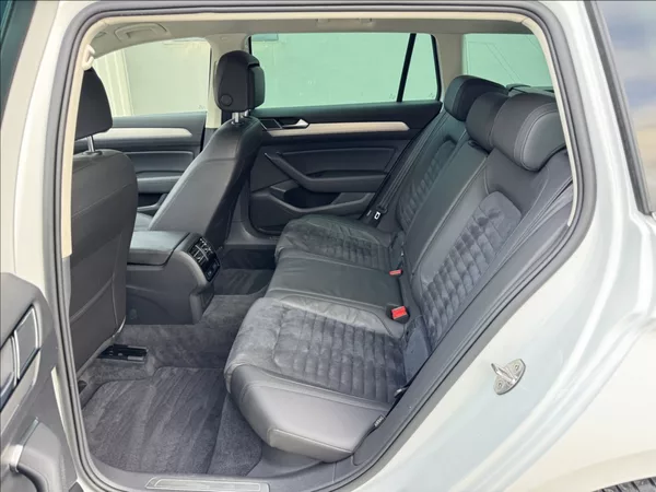 Volkswagen Passat 2,0 TDI HIGHLINE DPH 1.maj ČR - foto 19