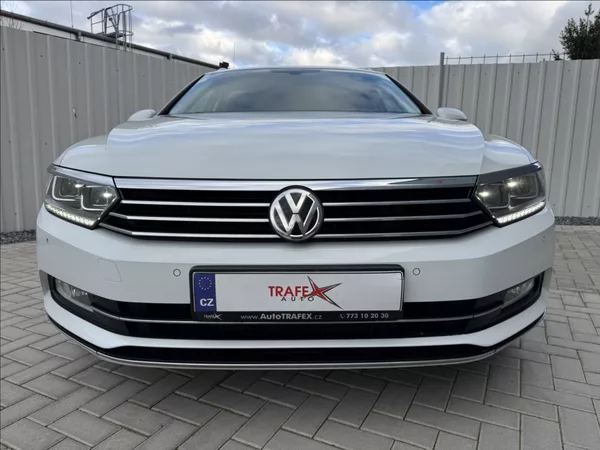 Volkswagen Passat 2,0 TDI HIGHLINE DPH 1.maj ČR - foto 2