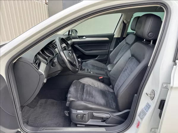 Volkswagen Passat 2,0 TDI HIGHLINE DPH 1.maj ČR - foto 20