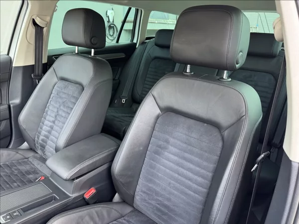 Volkswagen Passat 2,0 TDI HIGHLINE DPH 1.maj ČR - foto 21