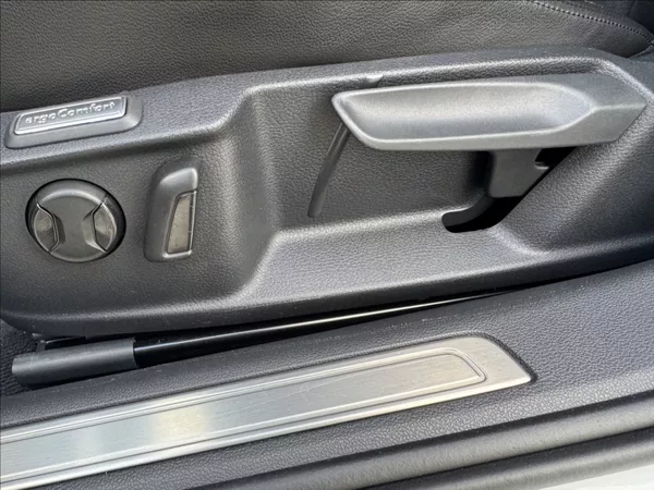 Volkswagen Passat 2,0 TDI HIGHLINE DPH 1.maj ČR - foto 22