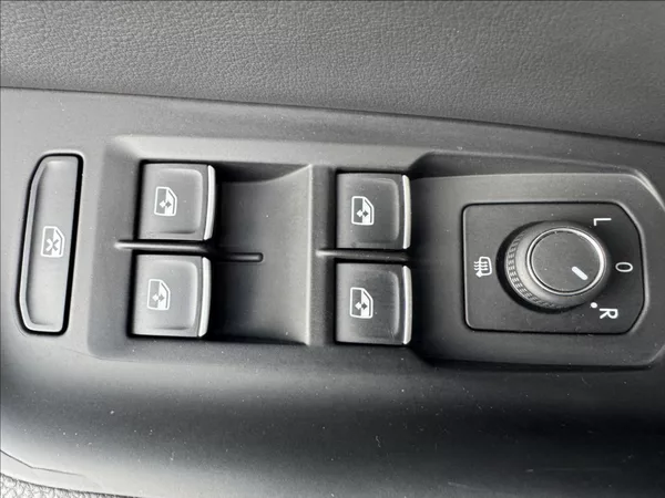 Volkswagen Passat 2,0 TDI HIGHLINE DPH 1.maj ČR - foto 23