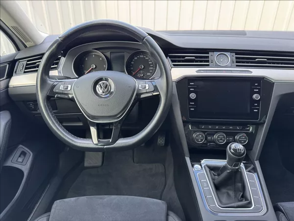 Volkswagen Passat 2,0 TDI HIGHLINE DPH 1.maj ČR - foto 26