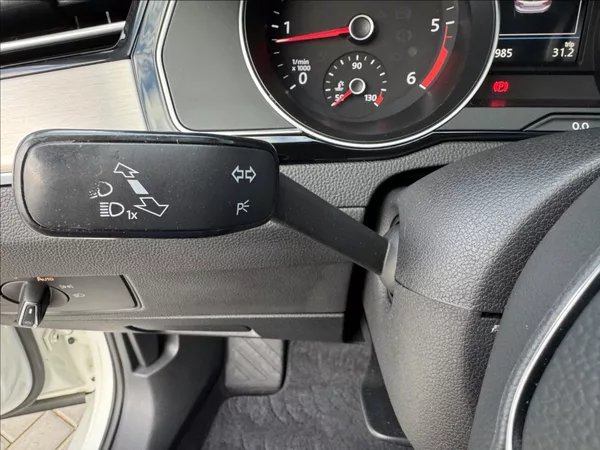 Volkswagen Passat 2,0 TDI HIGHLINE DPH 1.maj ČR - foto 28