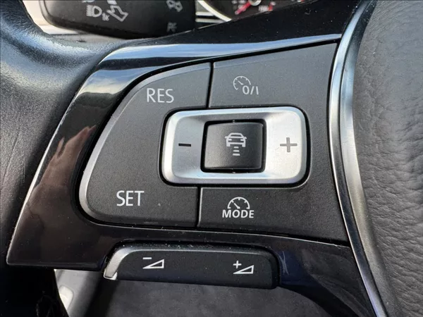 Volkswagen Passat 2,0 TDI HIGHLINE DPH 1.maj ČR - foto 30