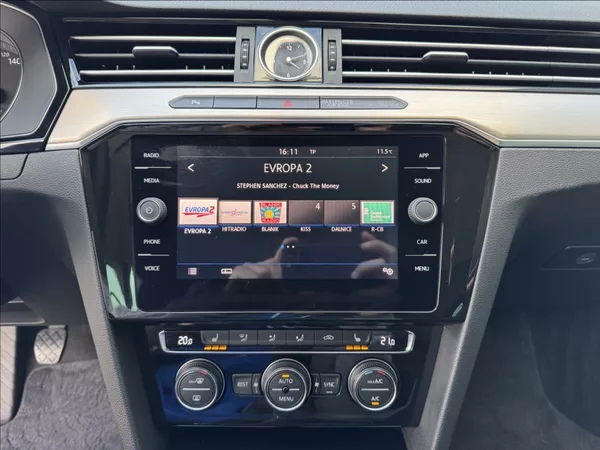 Volkswagen Passat 2,0 TDI HIGHLINE DPH 1.maj ČR - foto 32