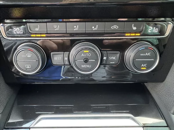 Volkswagen Passat 2,0 TDI HIGHLINE DPH 1.maj ČR - foto 34