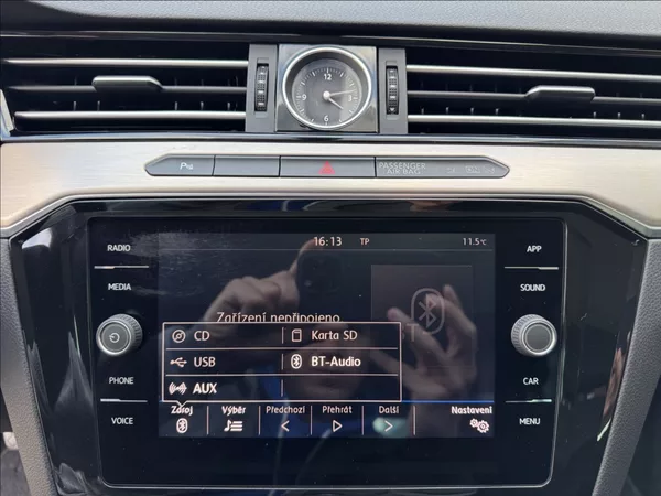 Volkswagen Passat 2,0 TDI HIGHLINE DPH 1.maj ČR - foto 35