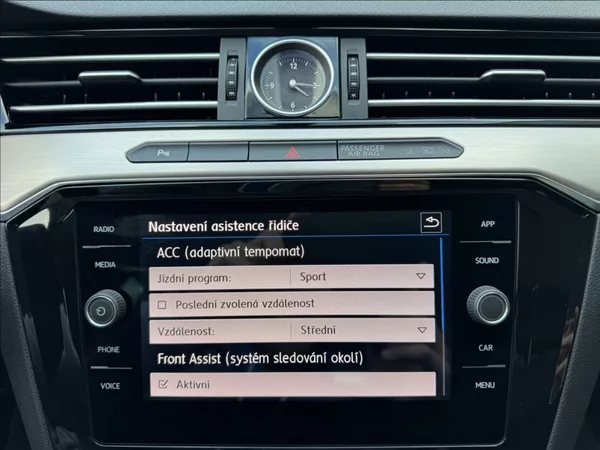 Volkswagen Passat 2,0 TDI HIGHLINE DPH 1.maj ČR - foto 42