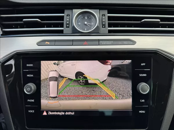 Volkswagen Passat 2,0 TDI HIGHLINE DPH 1.maj ČR - foto 45