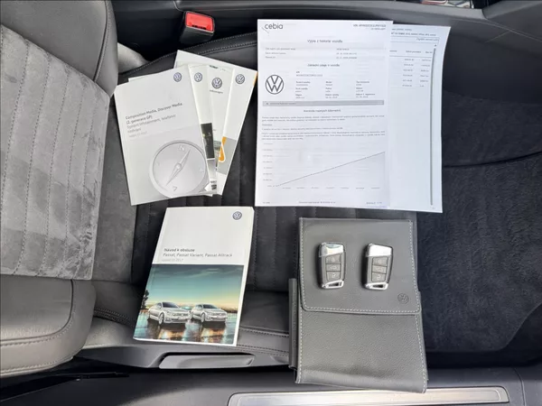 Volkswagen Passat 2,0 TDI HIGHLINE DPH 1.maj ČR - foto 49