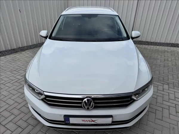 Volkswagen Passat 2,0 TDI HIGHLINE DPH 1.maj ČR - foto 6