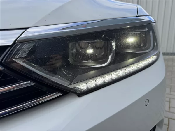 Volkswagen Passat 2,0 TDI HIGHLINE DPH 1.maj ČR - foto 9