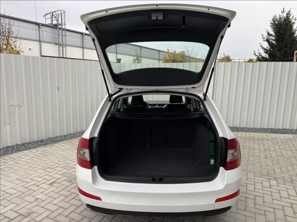 Škoda Octavia 1,6 TDI 81kW 2.maj. původ ČR - foto 12