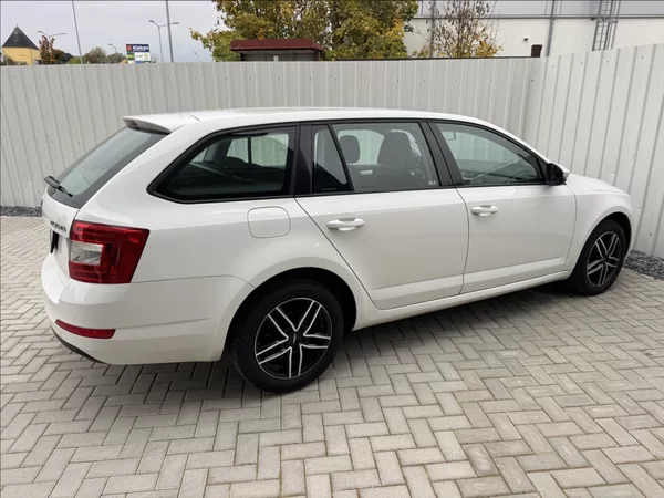 Škoda Octavia 1,6 TDI 81kW 2.maj. původ ČR - foto 13
