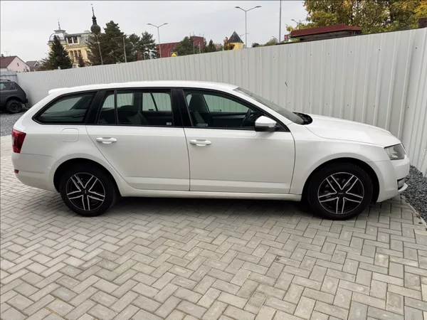 Škoda Octavia 1,6 TDI 81kW 2.maj. původ ČR - foto 14