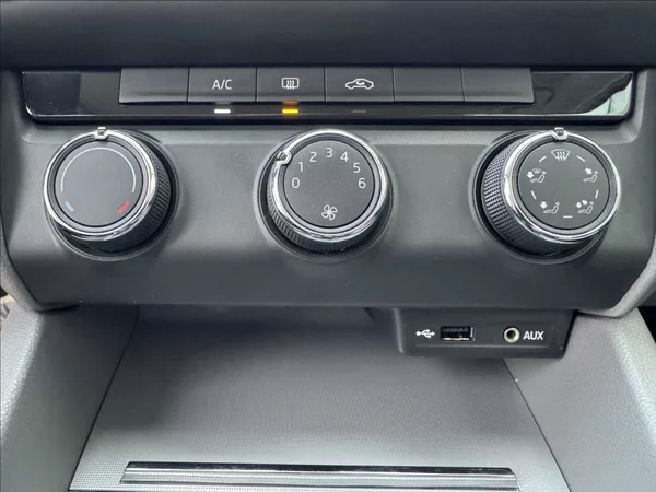 Škoda Octavia 1,6 TDI 81kW 2.maj. původ ČR - foto 36