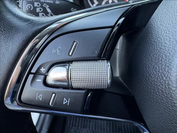 Škoda Fabia 1,0 TSI DPH tažné 1maj původČR - foto 32