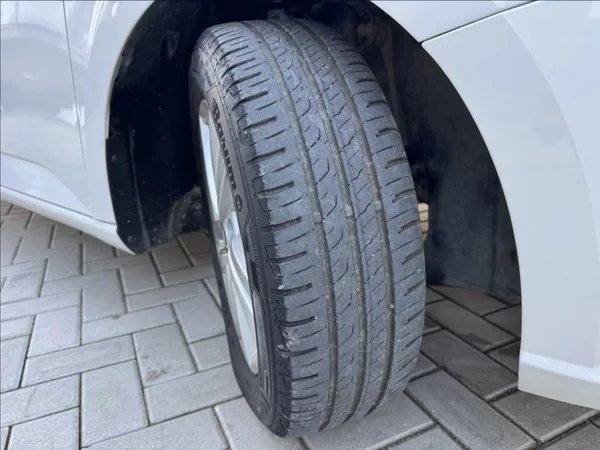 Škoda Fabia 1,0 TSI DPH tažné 1maj původČR - foto 47