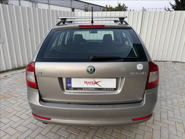 Škoda Octavia 2,0 TDI ELEGANCE tažné původČR - foto 11