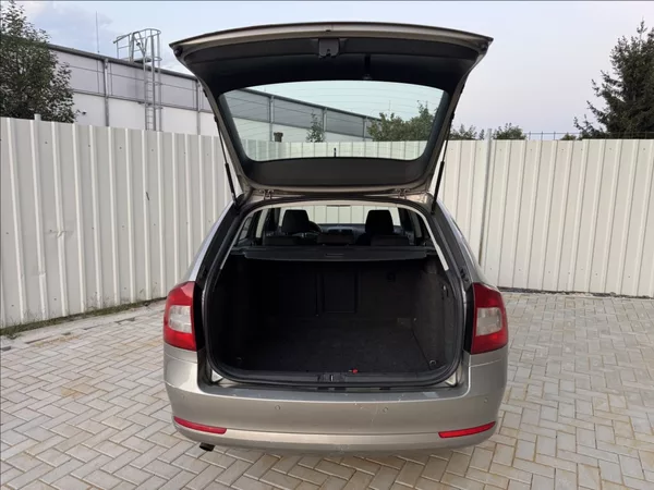Škoda Octavia 2,0 TDI ELEGANCE tažné původČR - foto 12